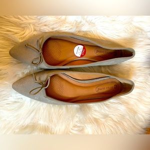 Women’s flat shoes, gray color, new with tags, soft and comfortable